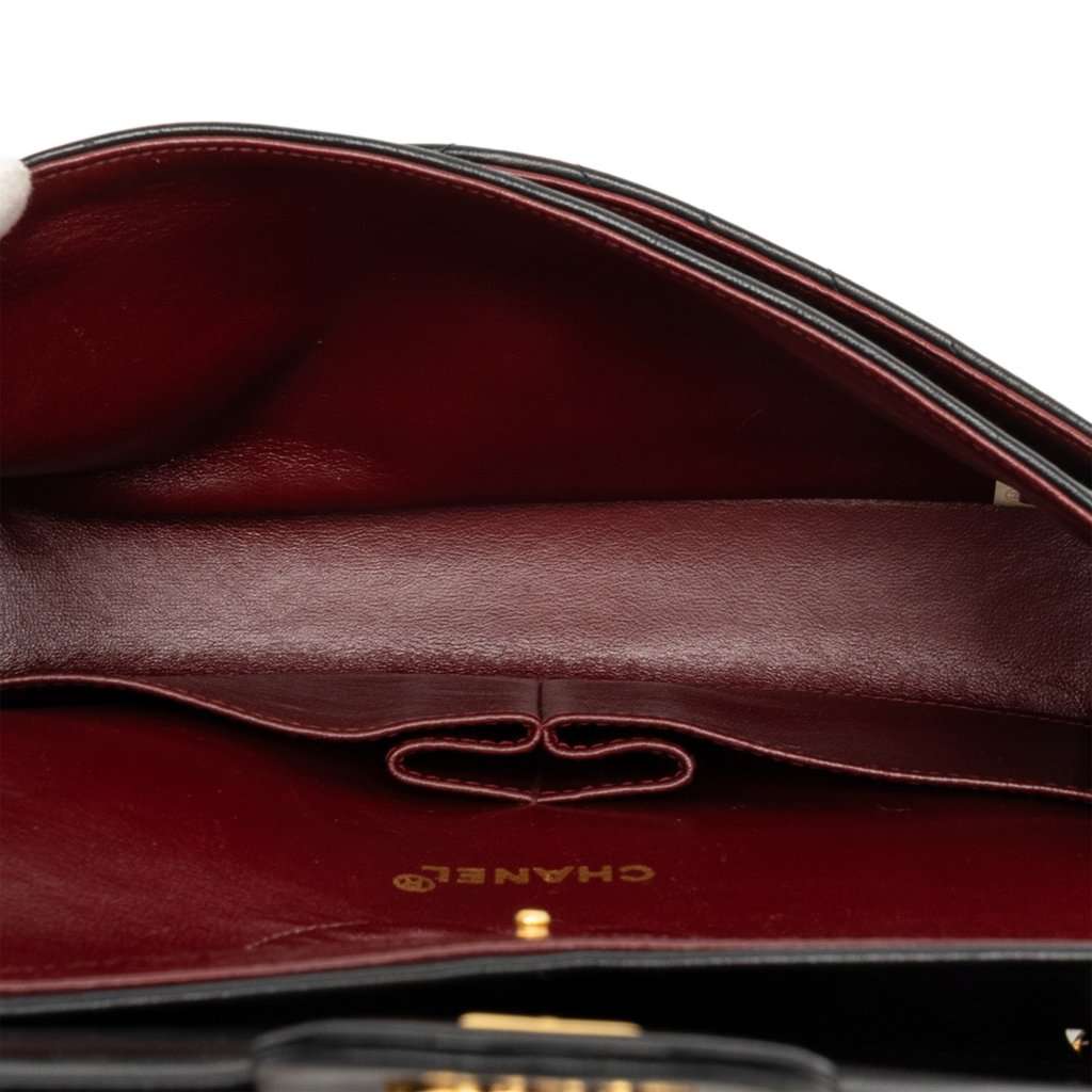 Chanel Medium Classic Chevron Lambskin Double Flap Black Leather Very good - Model View