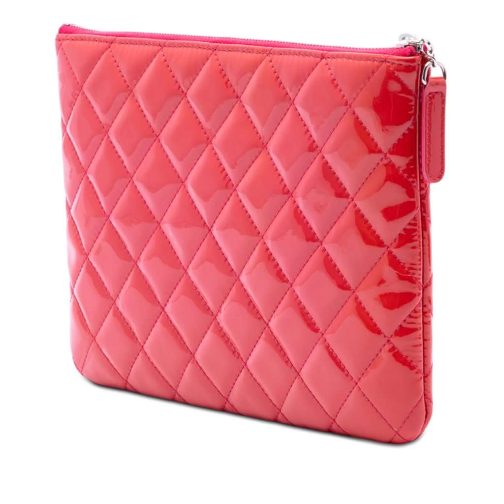 Chanel Small Quilted Patent O Case Clutch Red Leather Very good condition - Back View
