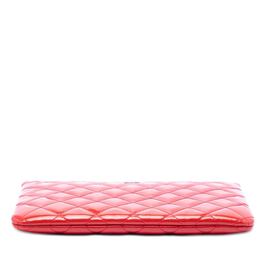 Chanel Small Quilted Patent O Case Clutch Red Leather Very good condition - Inside View