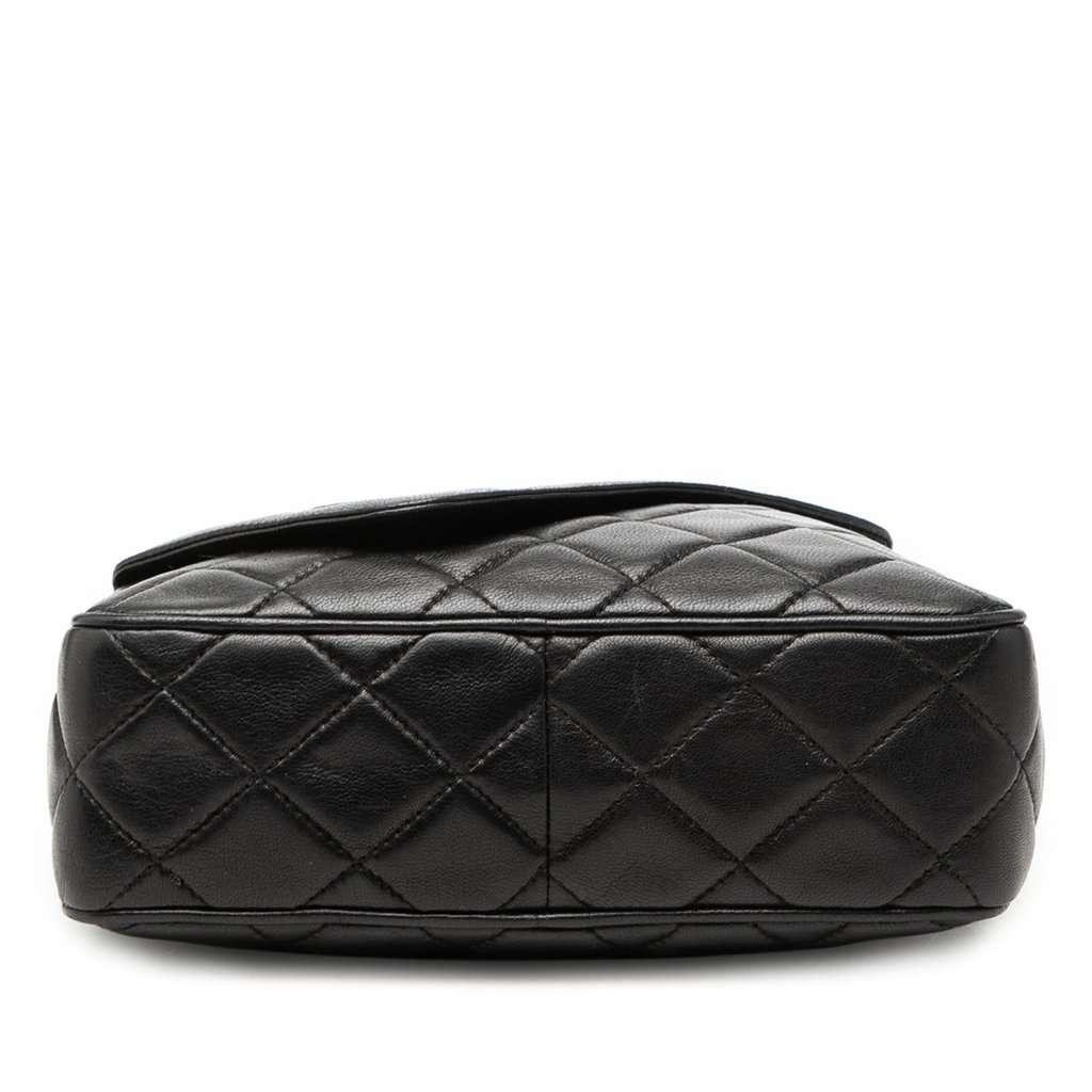 Chanel Mini CC Quilted Lambskin Tassel Camera Bag Black Leather Very good condition - Inside View