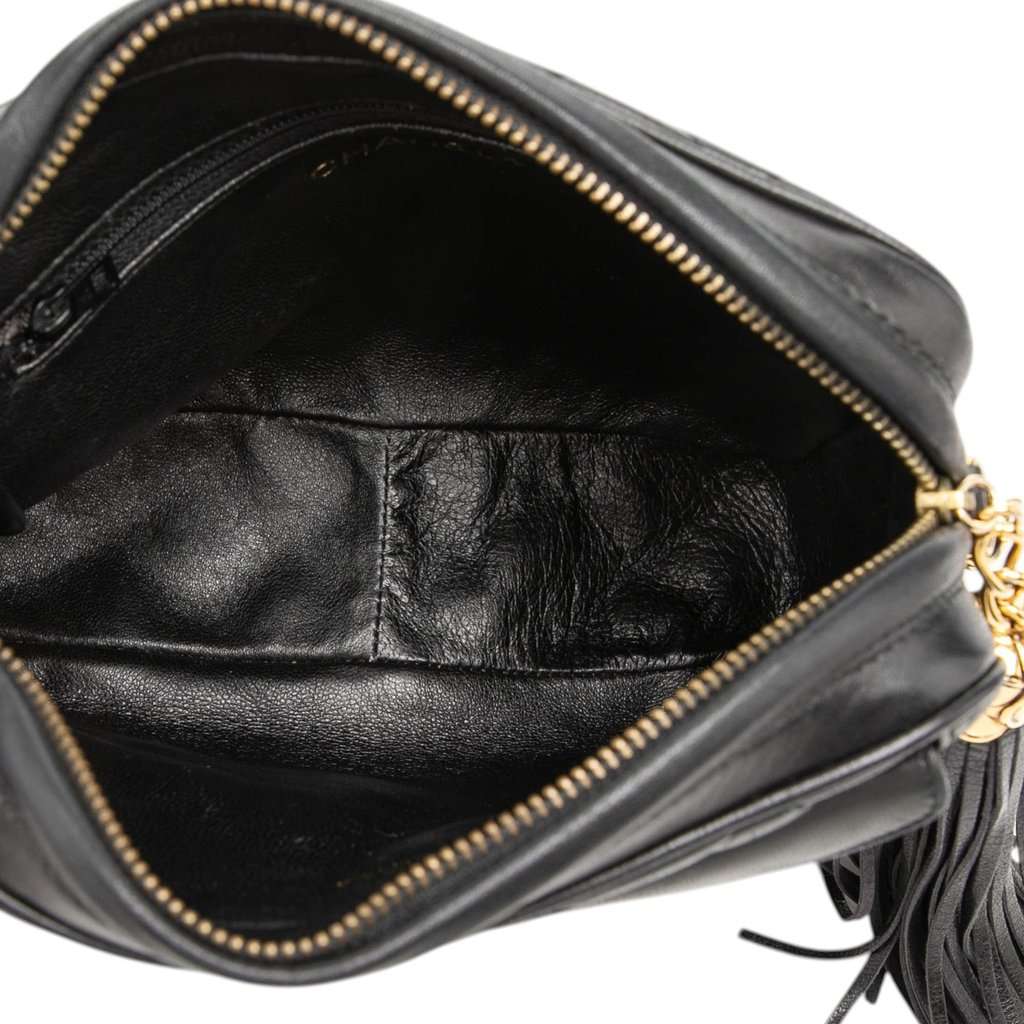 Chanel Mini CC Quilted Lambskin Tassel Camera Bag Black Leather Very good condition - Model View