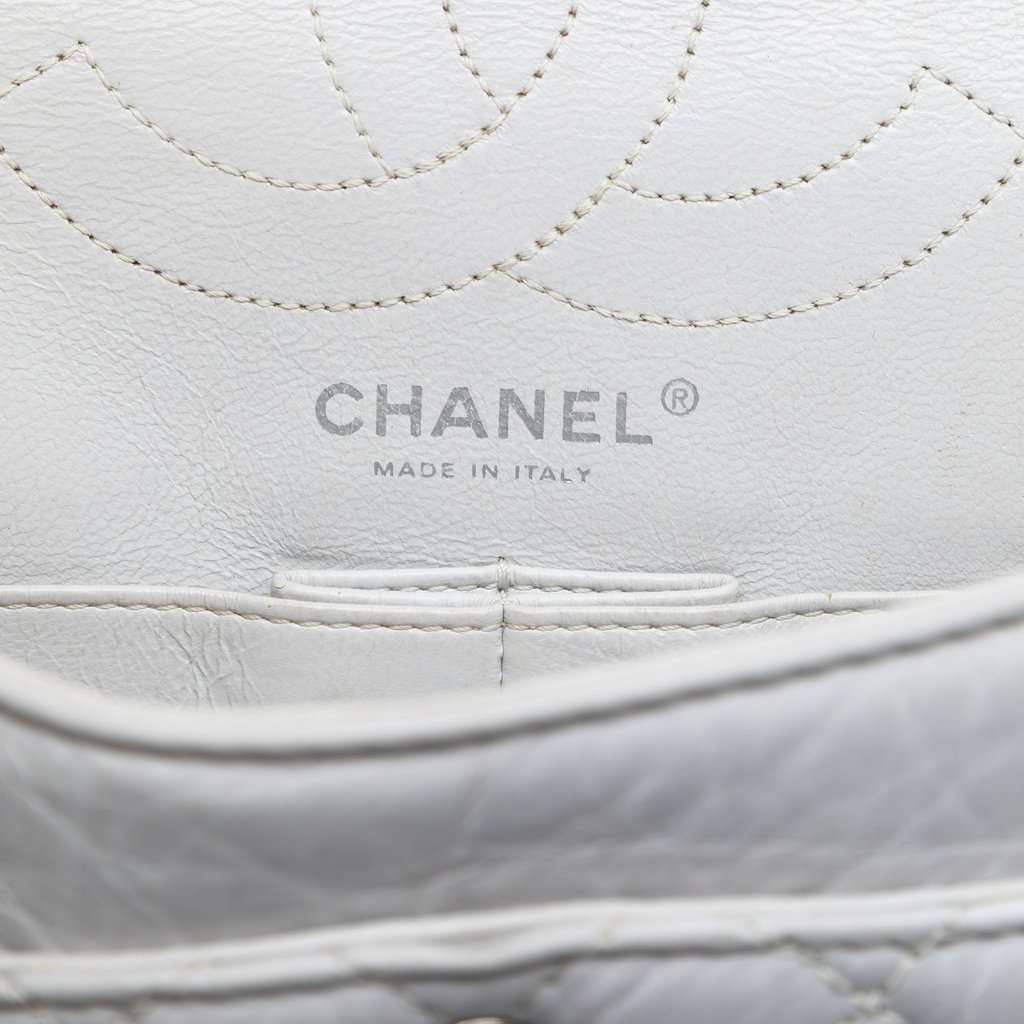 Chanel Quilted Aged Calfskin Reissue 2.55 Double Flap 225 White Leather Very good condition - Box View