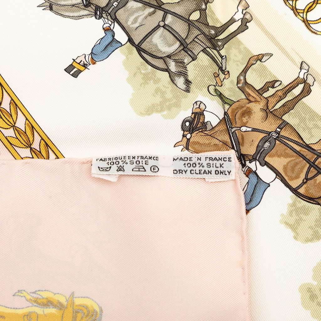 Hermès La Promenade De Longchamps Silk Scarf 90 Pink Very good condition - Box View