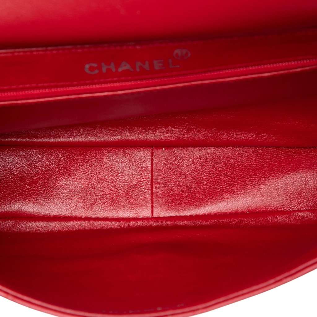 Chanel Medium Quilted Lambskin Top Handle Bag Red Leather Very good condition - Model View