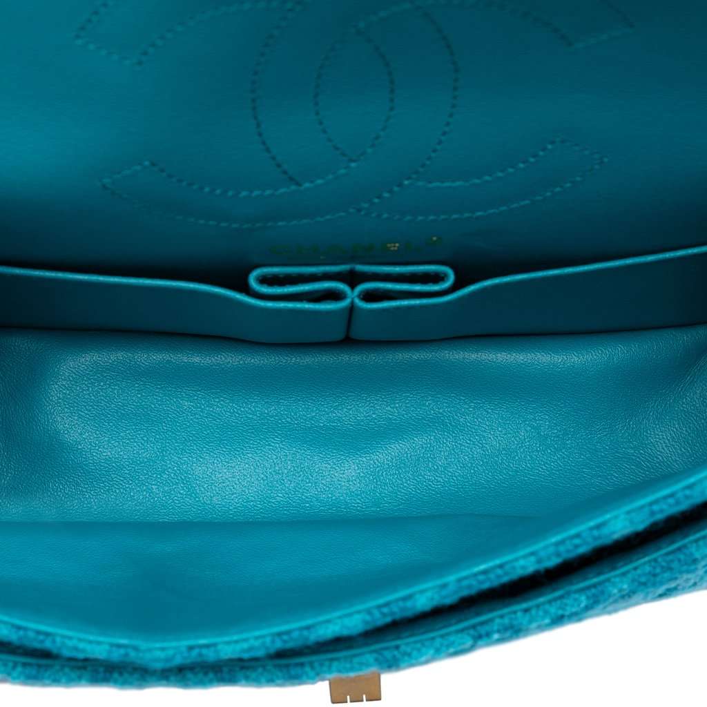 Chanel Quilted Tweed Reissue 2.55 Double Flap 225 Blue Very good condition - Model View