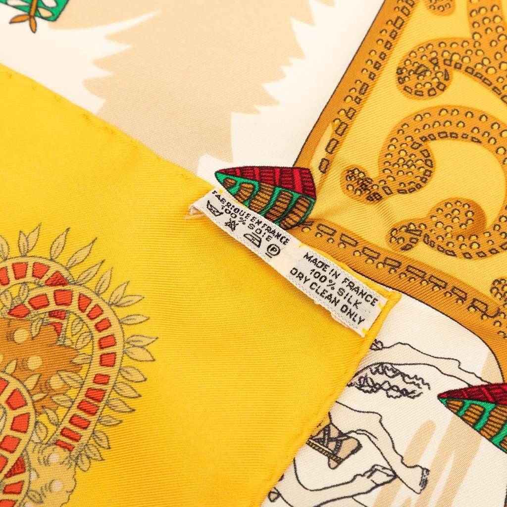 Hermès Le Paradis du Roy Silk Scarf 90 Yellow Very good condition - Box View