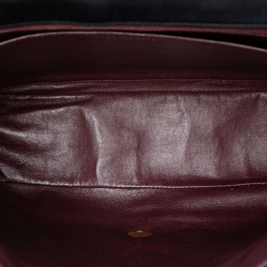 Chanel Maxi Classic Lambskin Single Flap Black Leather Very good condition - Model View