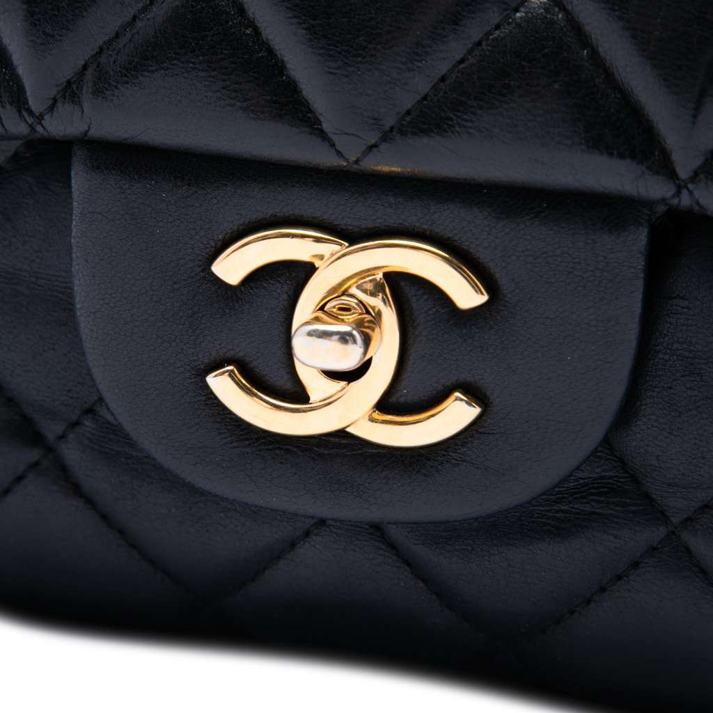 Chanel Maxi Classic Lambskin Single Flap Black Leather Very good condition - Box View