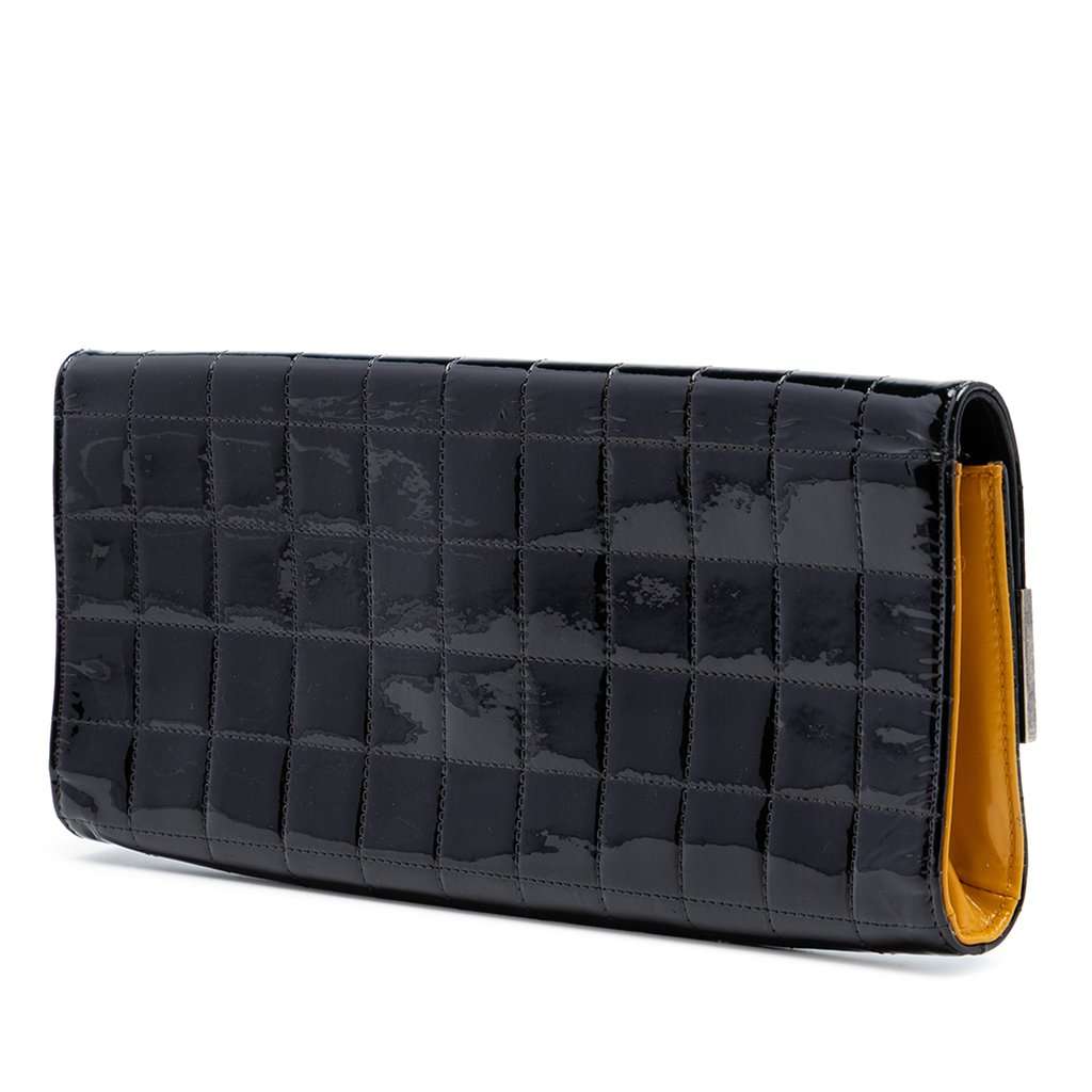 Chanel Chocolate Bar Patent Clutch Black Leather Very good condition - Back View
