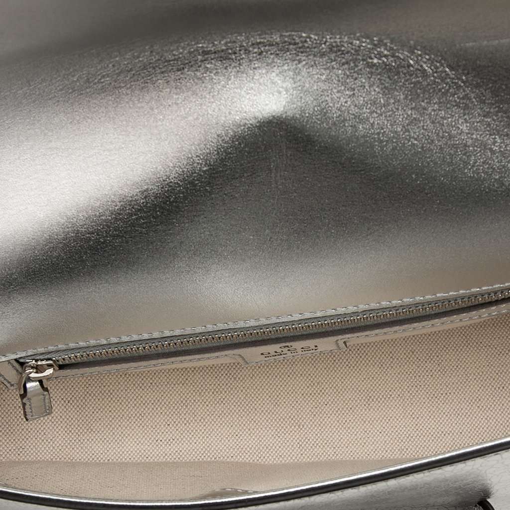 Gucci Metallic Textured Calfskin Asymmetric Horsebit 1955 Shoulder Bag Silver Leather Very good condition - Model View