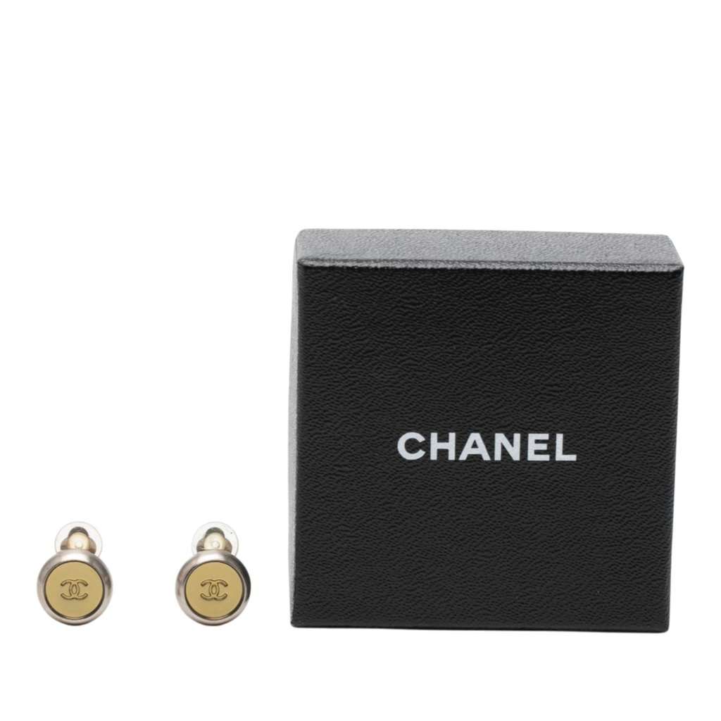 Chanel CC Brass and Gold Plated Disc Clip On Earrings Silver Metal Very good condition - Model View