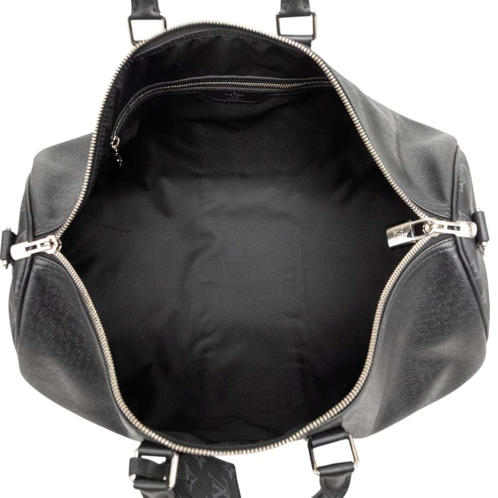 Louis Vuitton Taiga Keepall Bandouliere 50 Black Leather Very good condition - Model View