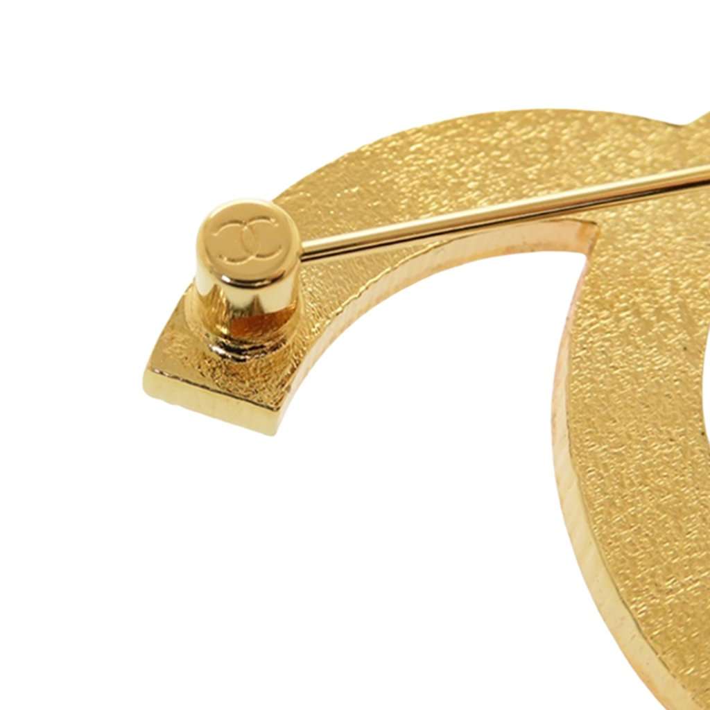 Chanel CC Gold Plated Enamel Bicolor Pin Brooch Gold Metal Very good condition - Model View