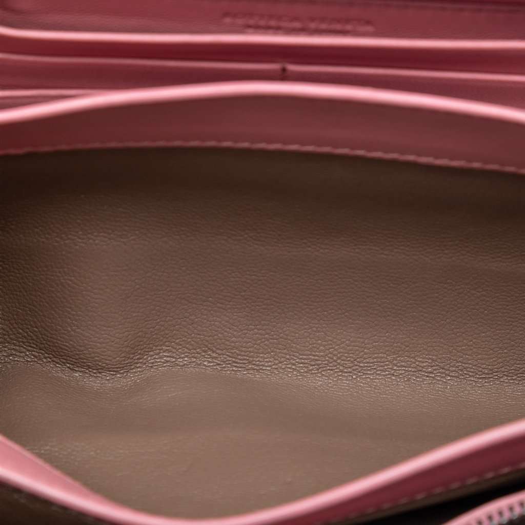 Bottega Veneta Nappa Intrecciato Continental Wallet on Chain Pink Leather Very good condition - Model View