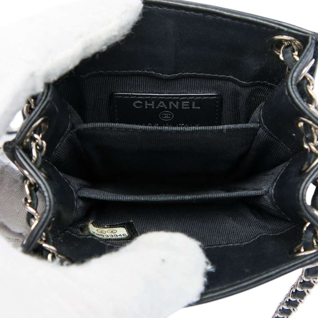 Chanel CC Patent Phone Holder Crossbody Black Leather Very good - Model View