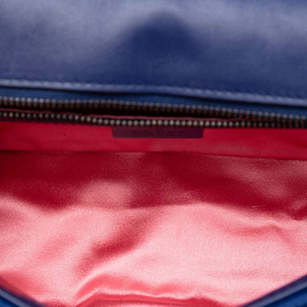 Gucci Medium GG Marmont Matelasse Velvet Shoulder Bag Blue Very good condition - Model View