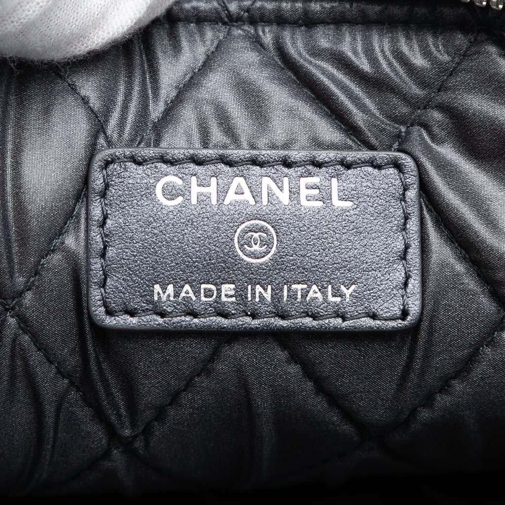 Chanel Medium CC Quilted Caviar O Case Clutch Black Leather Very good condition - Box View