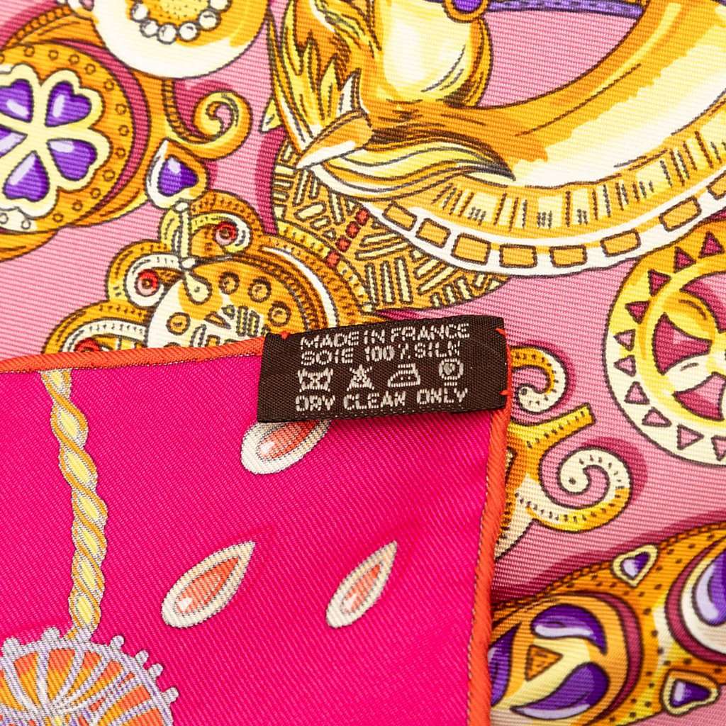 Hermès Tresors Retrouves Silk Scarf 90 Pink Never worn - Back View