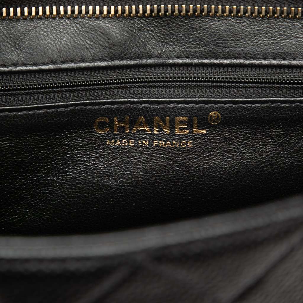 Chanel Caviar Medallion Tote Black Leather Very good condition - Box View