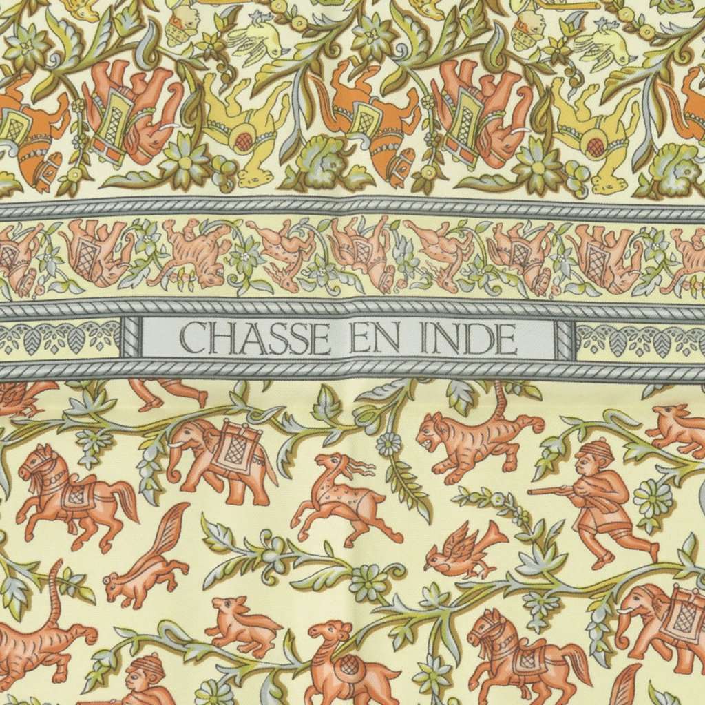 Hermès Chasse En Inde Silk Scarf 90 Yellow Very good condition - Back View