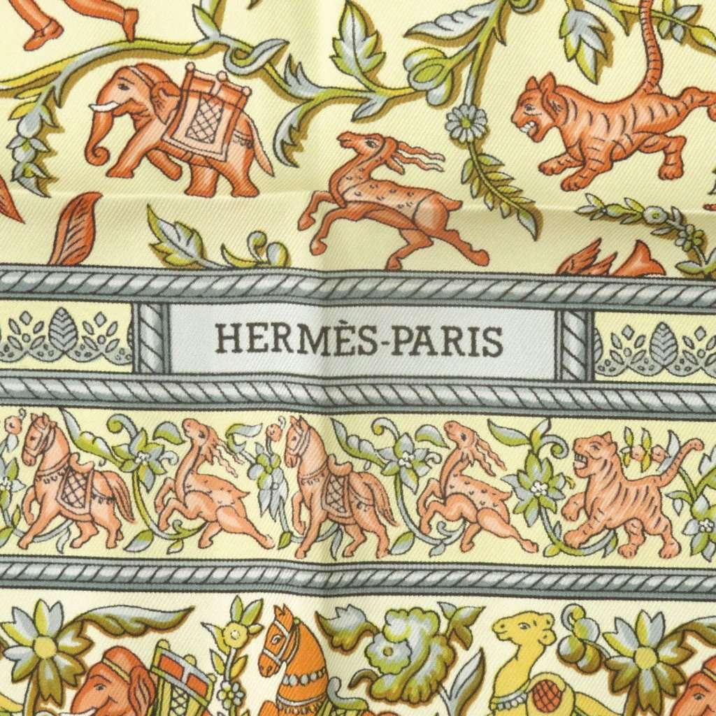 Hermès Chasse En Inde Silk Scarf 90 Yellow Very good condition - Inside View