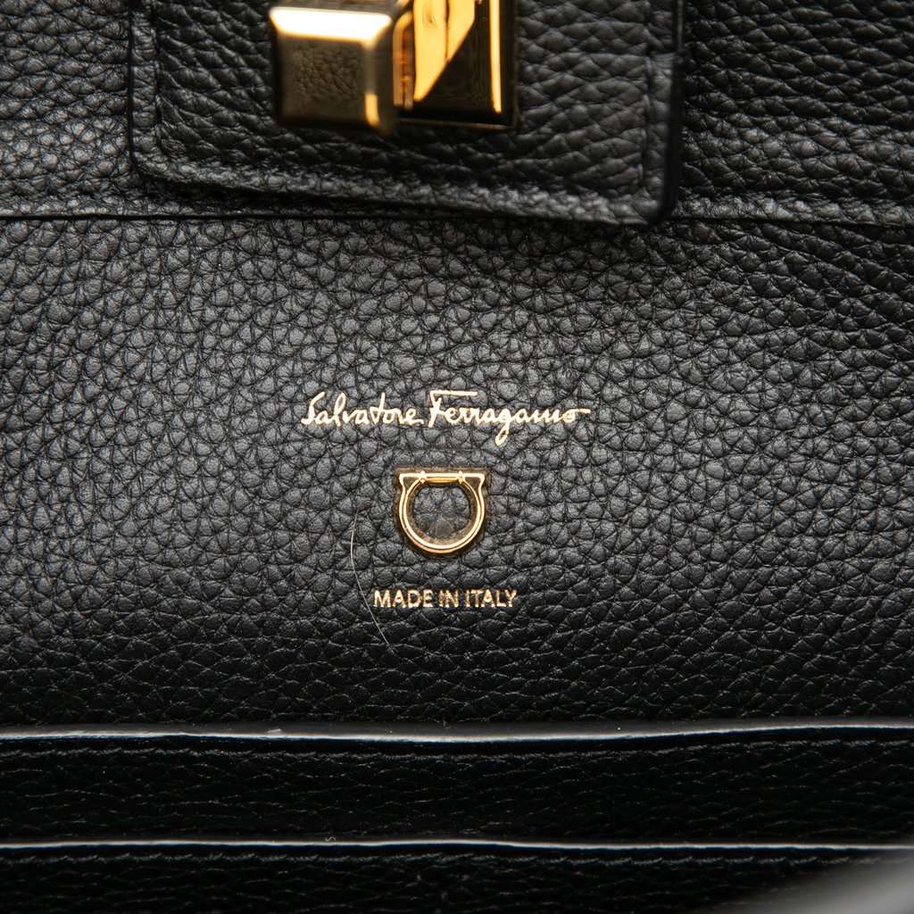 Salvatore Ferragamo Grained Calfskin Studio Bucket Bag Black Leather Very good - Box View