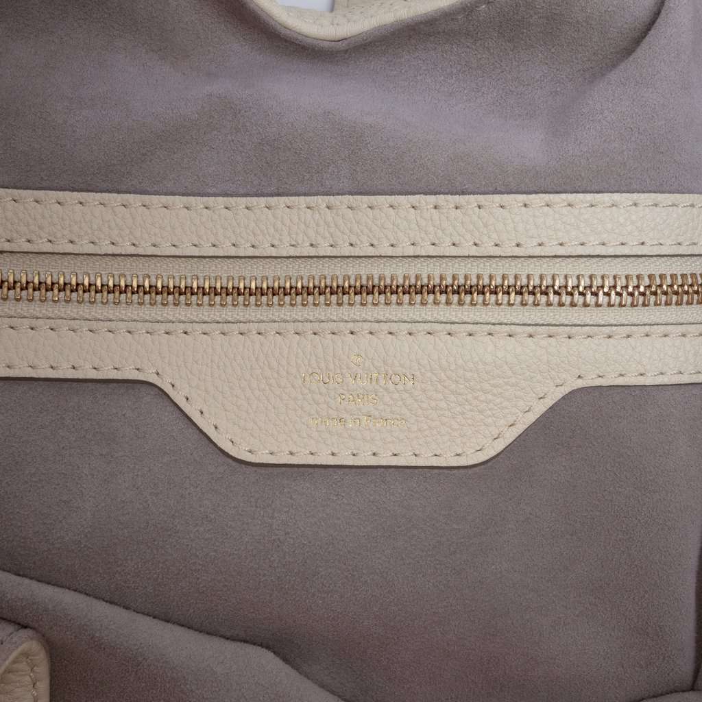 Louis Vuitton Monogram Mahina XL White Leather Very good condition - Box View