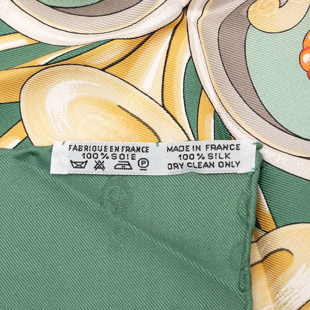 Hermès Orgauphone et Autres Mecaniques Silk Scarf 90 Green Very good condition - Model View