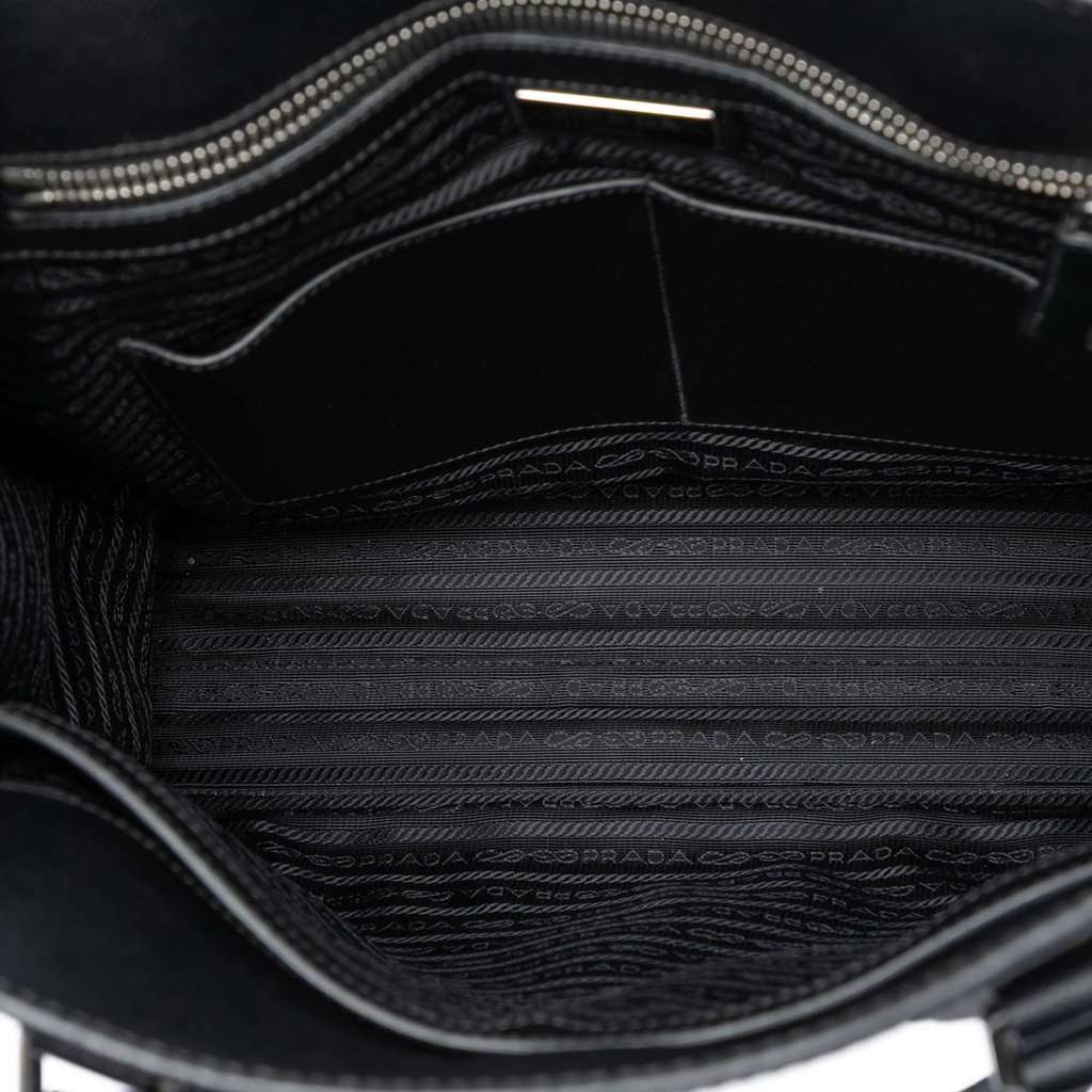 Prada Saffiano Lux Tote Black Leather Very good condition - Model View
