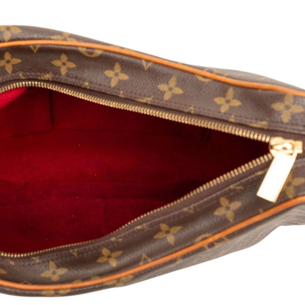 Louis Vuitton Monogram Croissant GM Brown Good condition - Model View