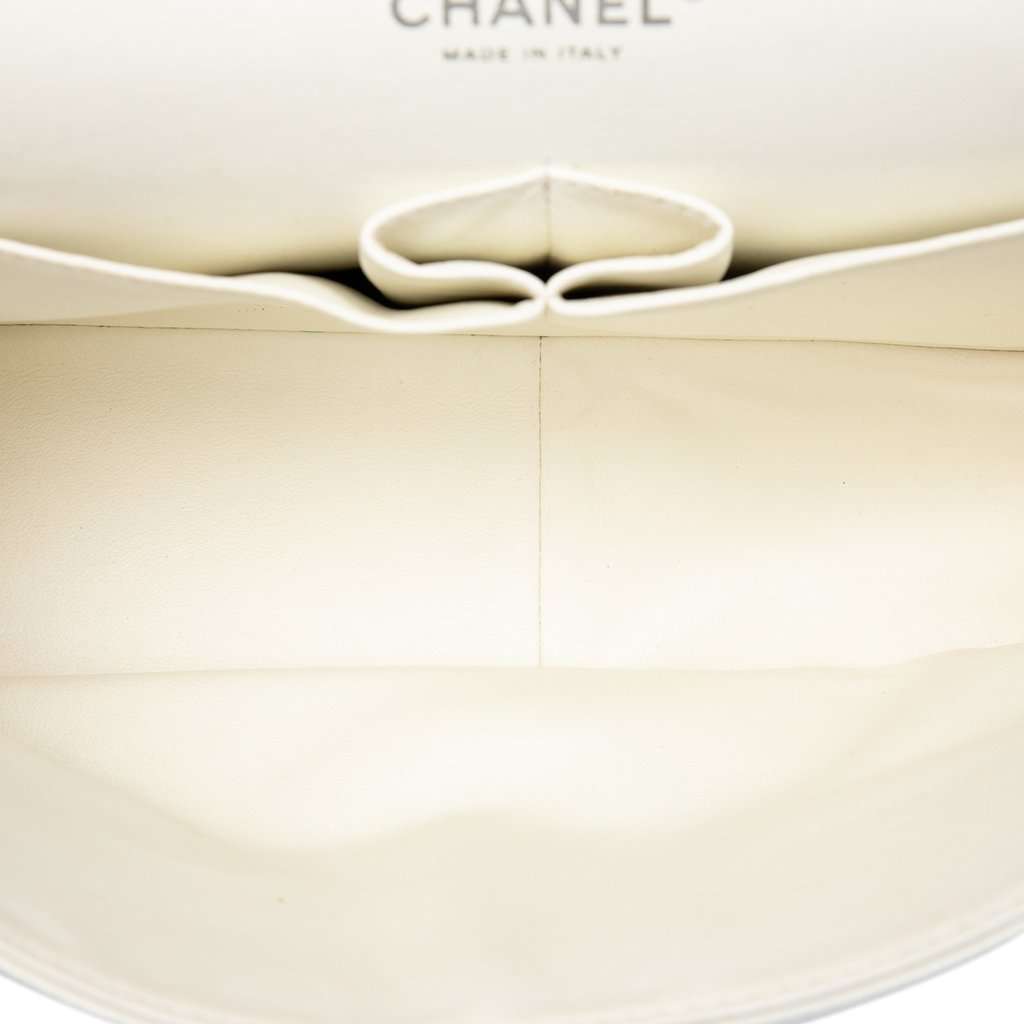 Chanel Jumbo Classic Caviar Double Flap White Leather Very good condition - Model View