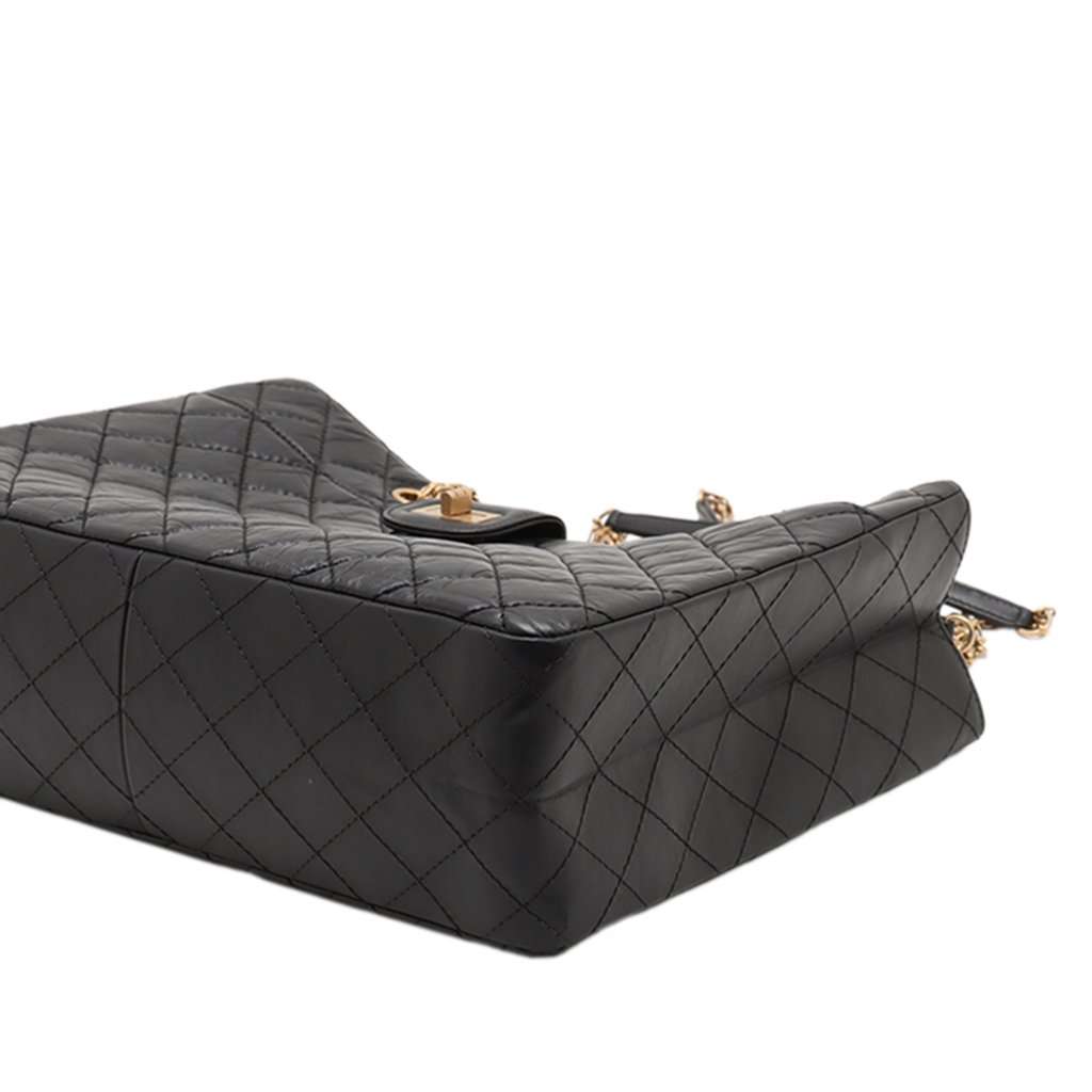 Chanel Quilted Aged Calfskin Front Pocket Reissue 2.55 Tote Black Leather Very good condition - Model View