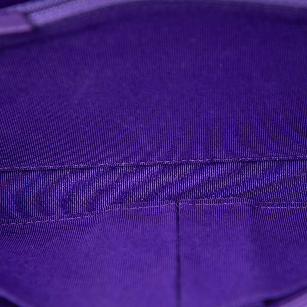 Chanel CC Quilted Patent Wallet On Chain Purple Leather Very good condition - Model View