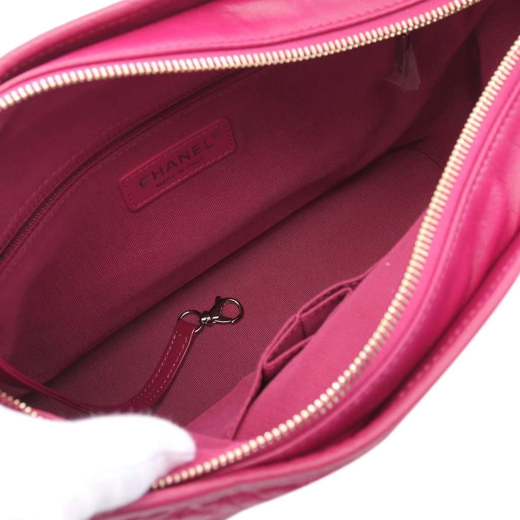 Chanel Medium Aged Calfskin Gabrielle Crossbody Pink Leather Very good condition - Inside View