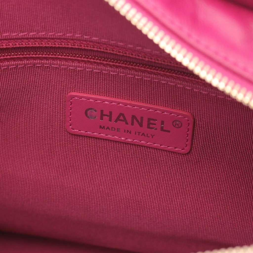Chanel Medium Aged Calfskin Gabrielle Crossbody Pink Leather Very good condition - Model View