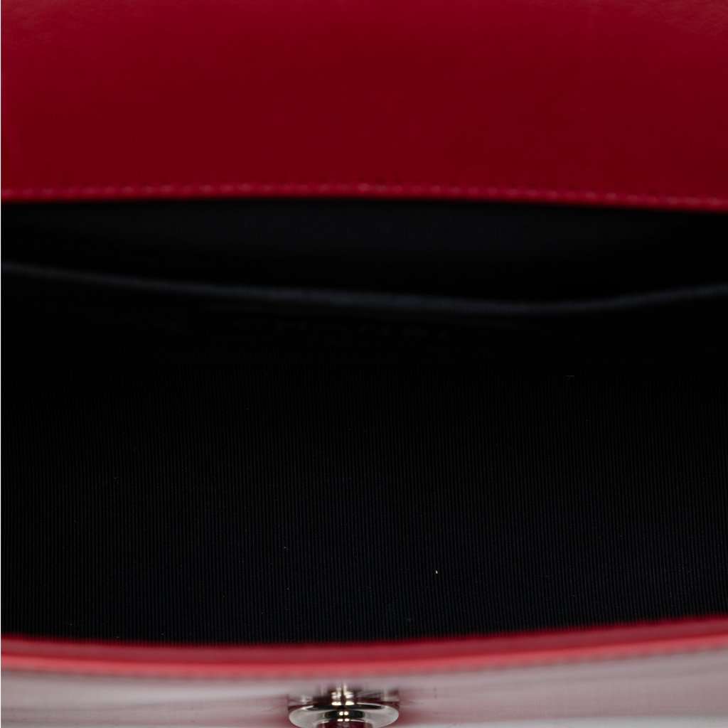 Chanel Old Medium Quilted Patent Acrylic Boy Flap Red Leather Very good condition - Model View