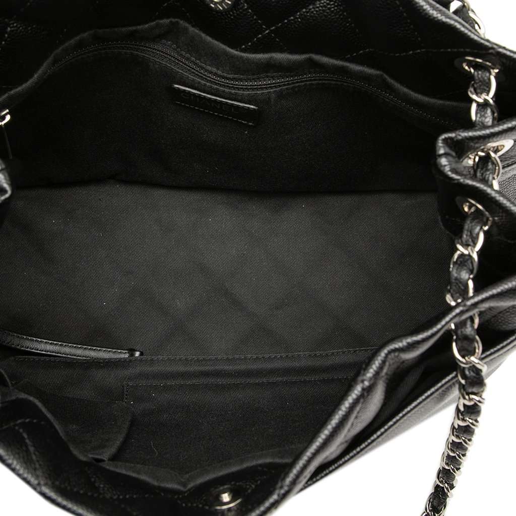 Chanel CC Caviar Timeless Soft Tote Black Leather Very good condition - Model View