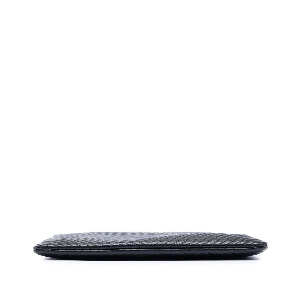 Chanel Large Chevron Caviar O Case Clutch Black Leather Very good condition - Inside View