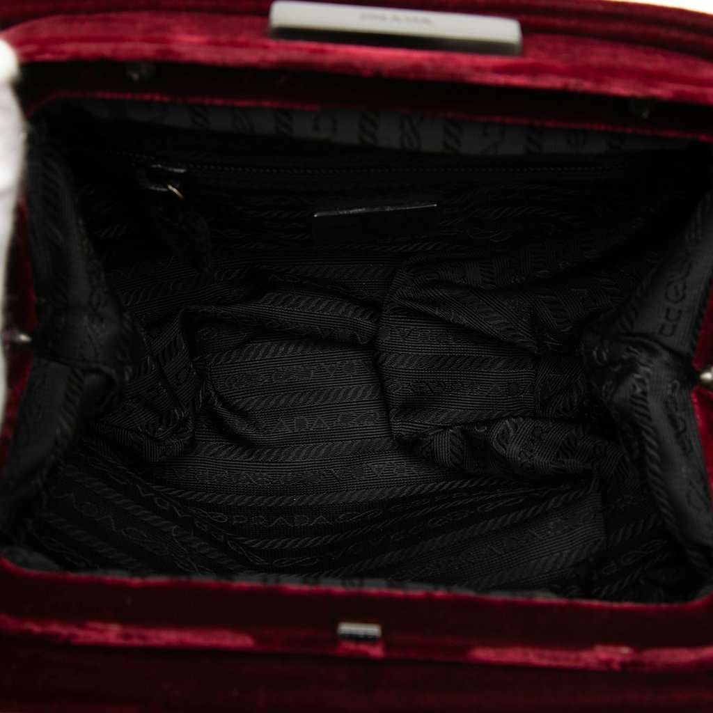 Prada Velvet Frame Clasp Shoulder Bag Red Very good condition - Model View