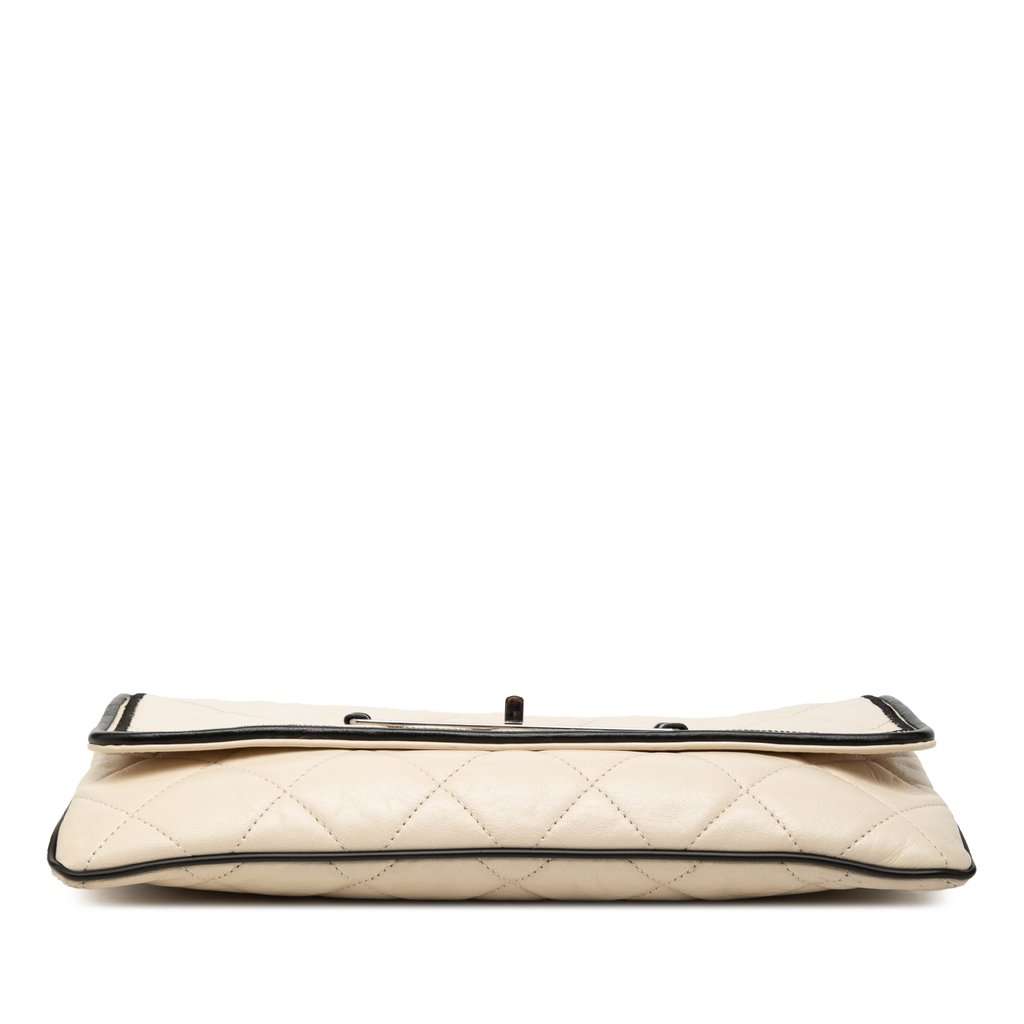 Chanel Quilted Lambskin Reissue East West Flap White Leather Very good condition - Inside View