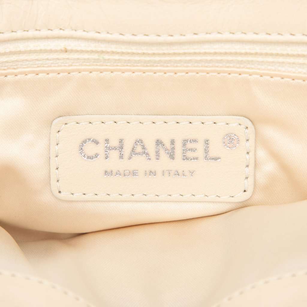 Chanel Quilted Lambskin Reissue East West Flap White Leather Very good condition - Box View