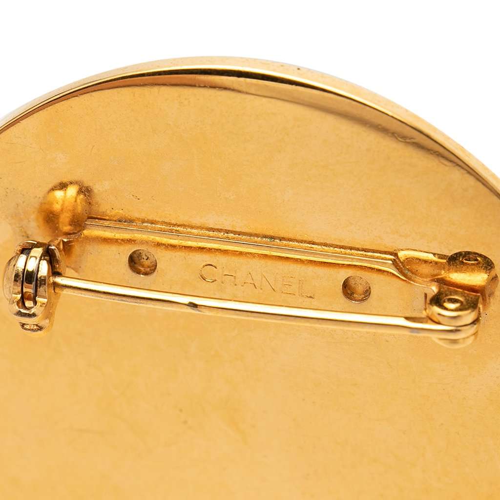 Chanel CC Gold Plated and Enamel Round Brooch Gold Metal Very good condition - Inside View