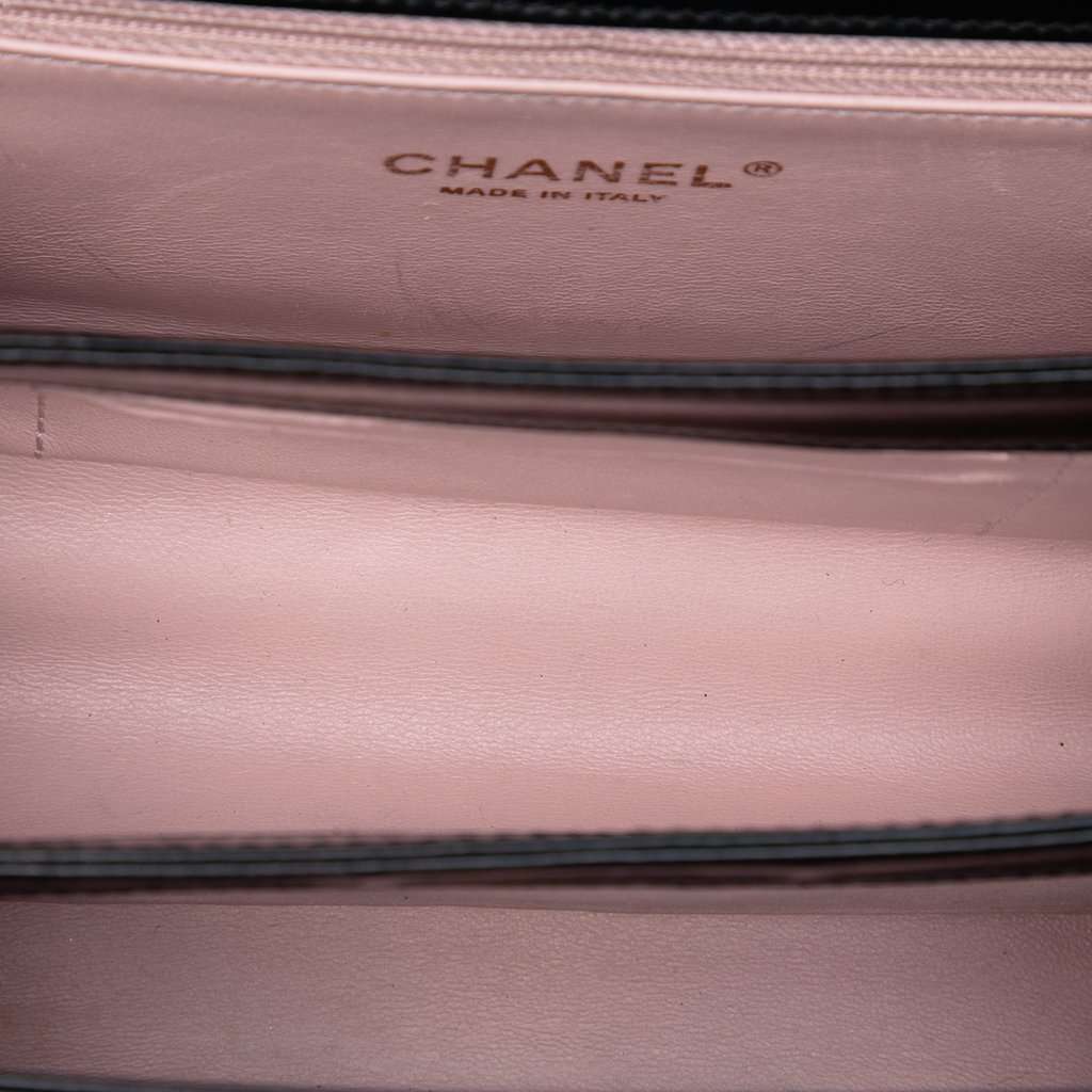 Chanel Paris Cosmopolite Mini Aged Calfskin Straight Lined Flap Black Leather Very good condition - Model View