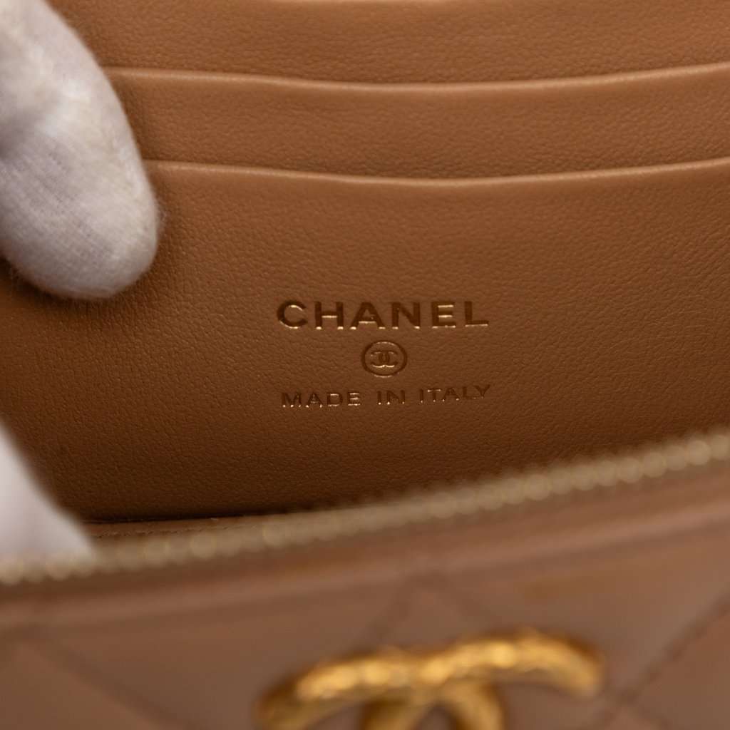 Chanel Small Quilted Lambskin Pillow Crush Vanity Case with Chain Brown Leather Very good condition - Box View