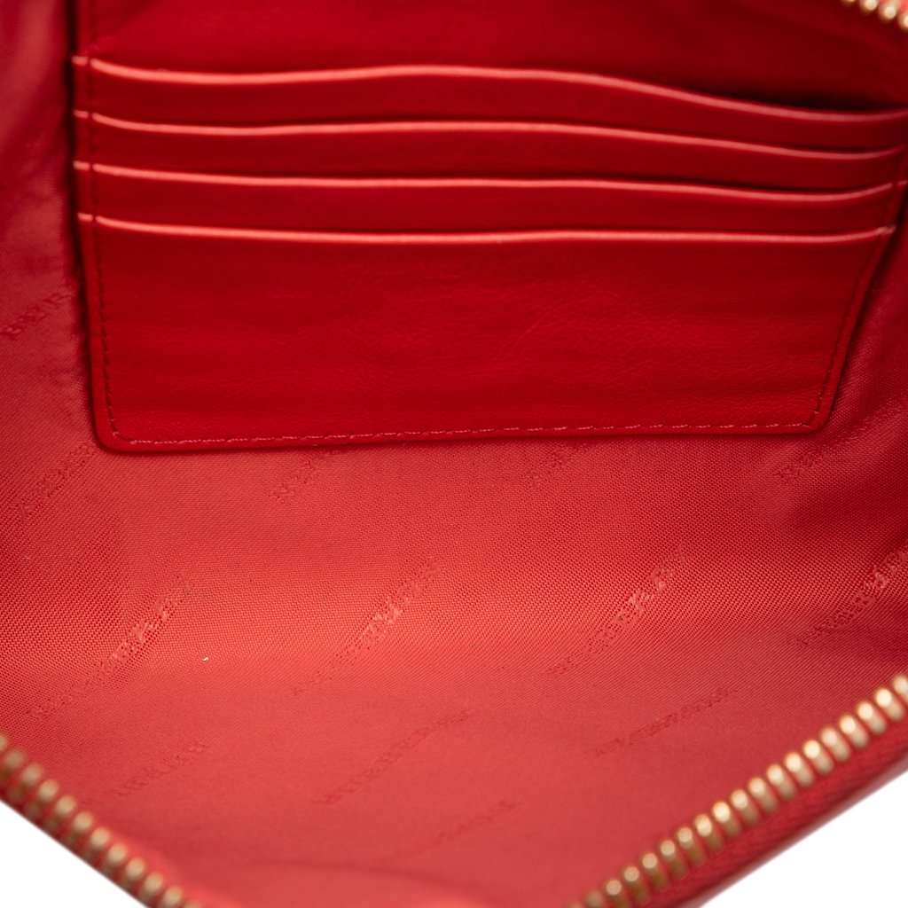 Burberry Haymarket Check Coated Canvas Peyton Crossbody Beige Very good condition - Model View