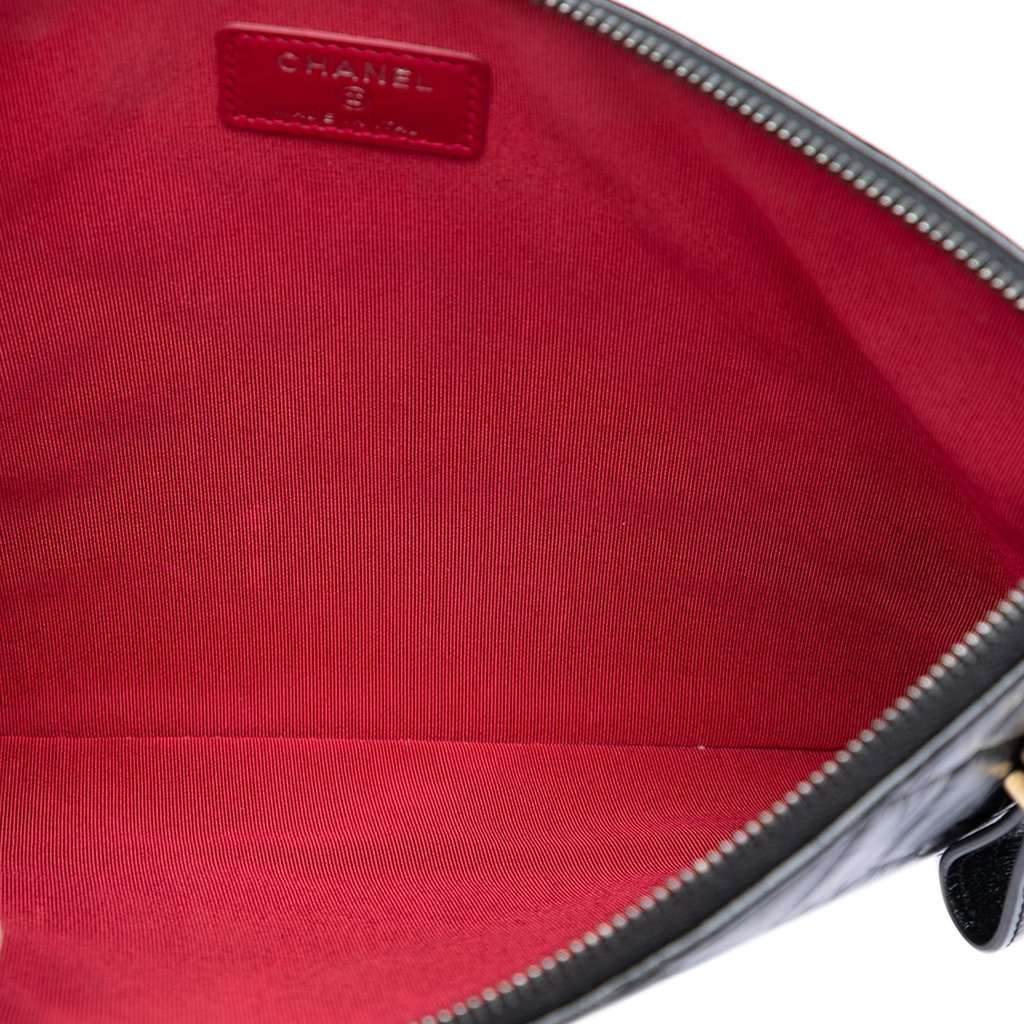 Chanel Medium Quilted Aged Calfskin Gabrielle O Case Clutch Black Leather Very good condition - Model View