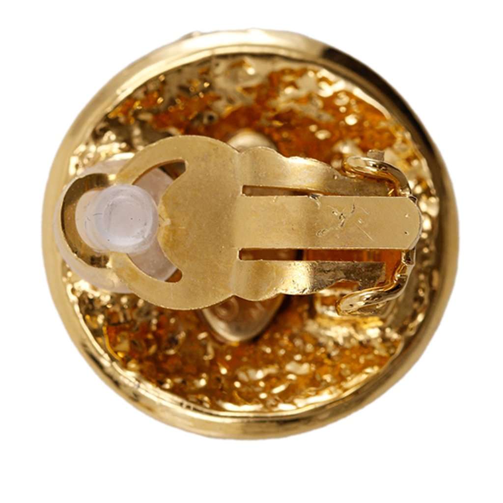 Chanel CC Gold Plated Round Clip On Earrings Gold Metal Very good condition - Model View
