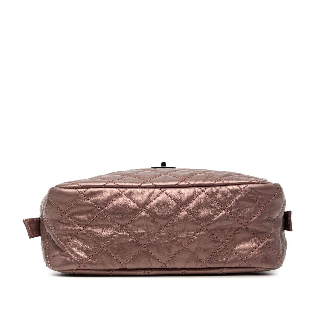 Chanel Small Metallic Quilted Aged Calfskin Reissue Camera Bag Pink Leather Very good condition - Inside View