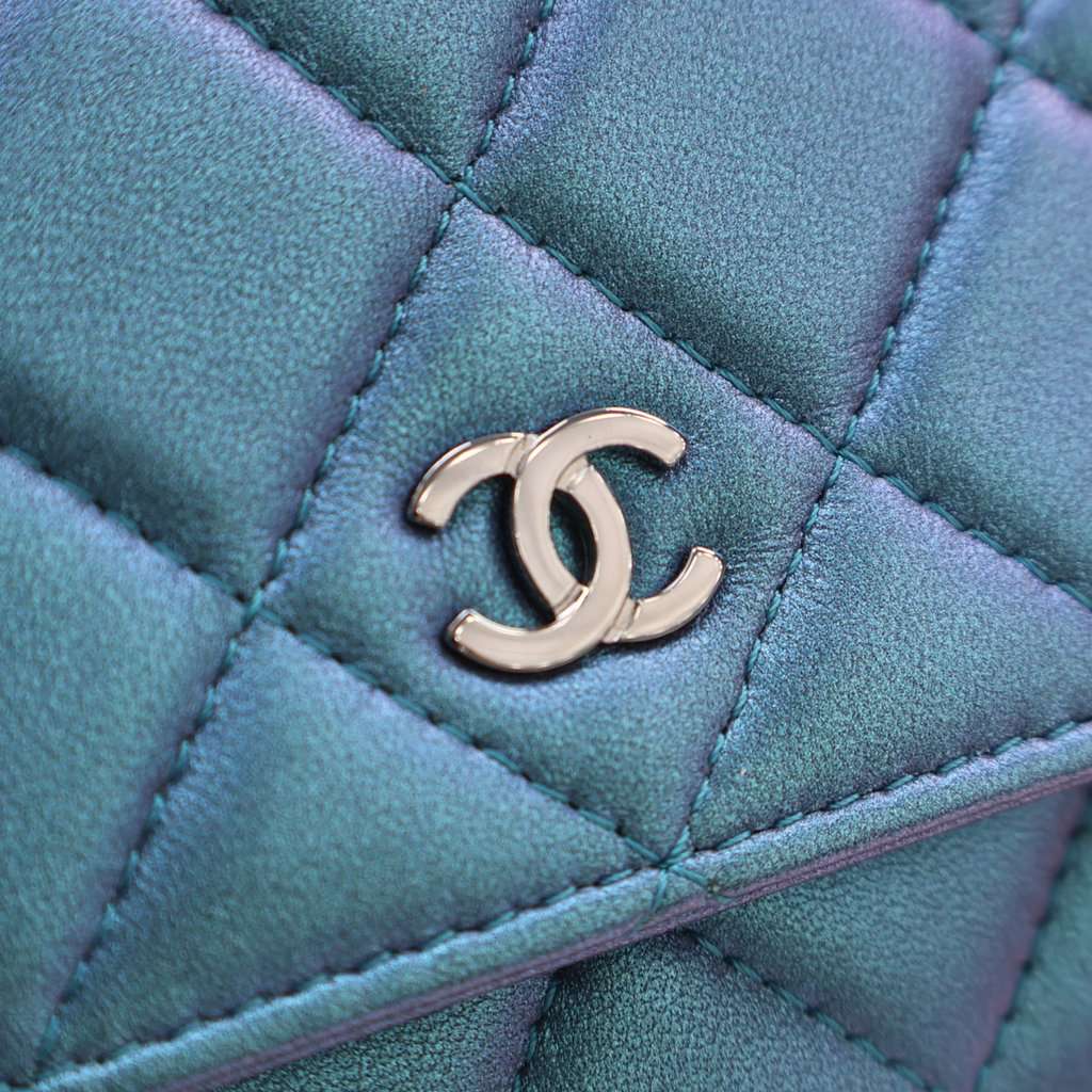 Chanel CC Quilted Iridescent Lambskin Wallet on Chain Blue Leather Very good condition - Box View