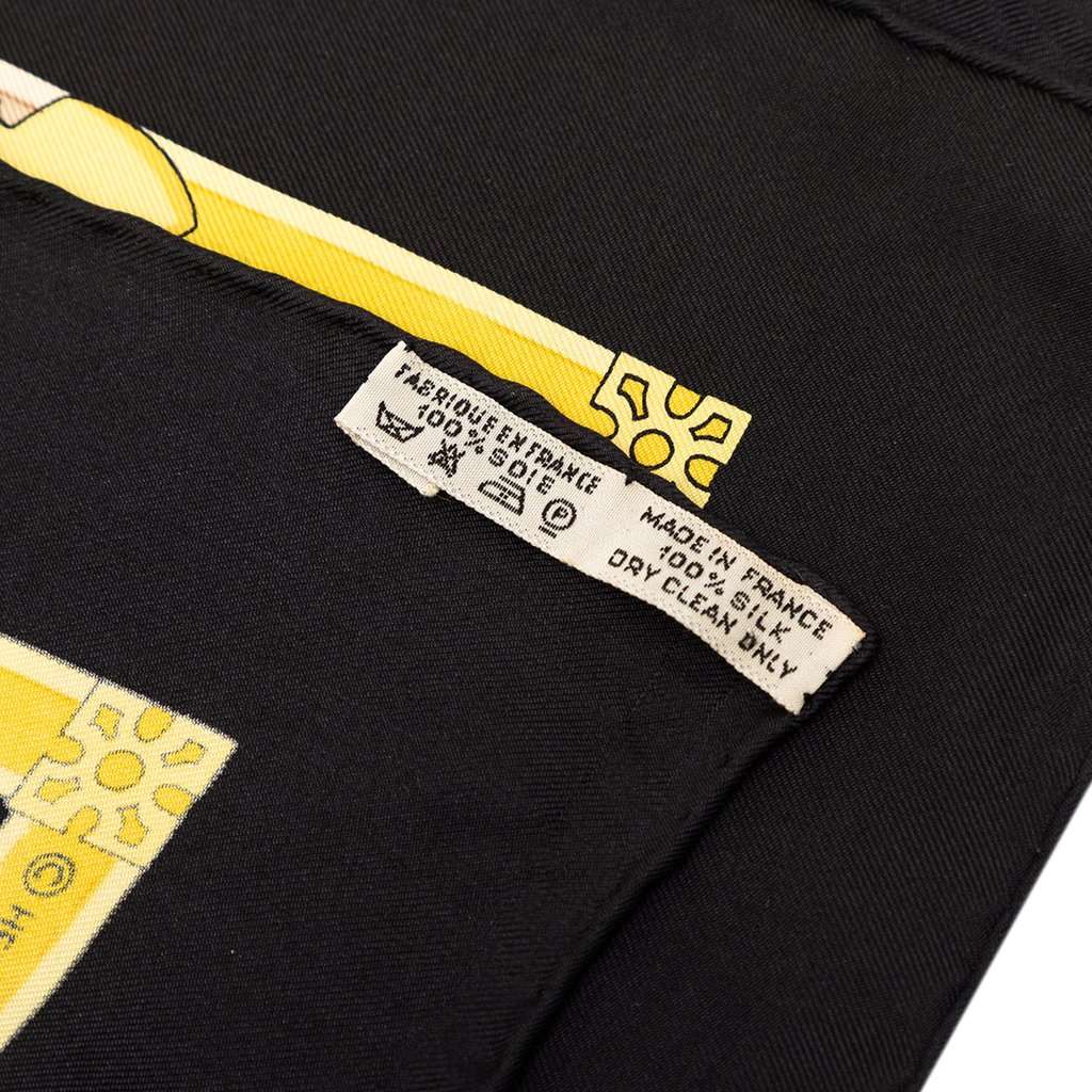 Hermès Les Muserolles Silk Scarf 90 Black Very good condition - Inside View